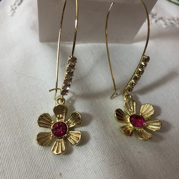Betsey Johnson Flower Dangle Earrings Gold Shepard's Hook NWT - Picture 4 of 6